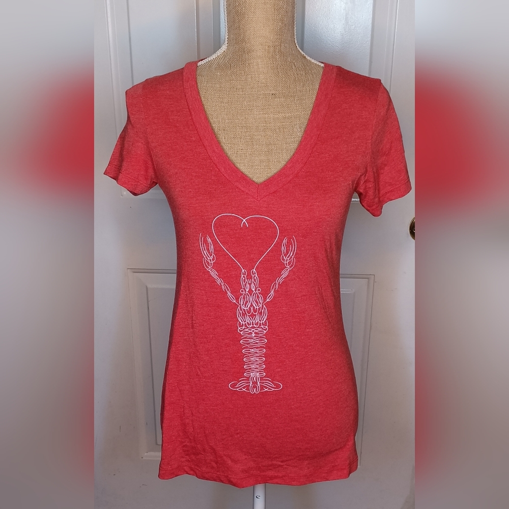 Fleurty Girl Fitted Red And White Crawfish Graphic Short Sleeve Tee Size M